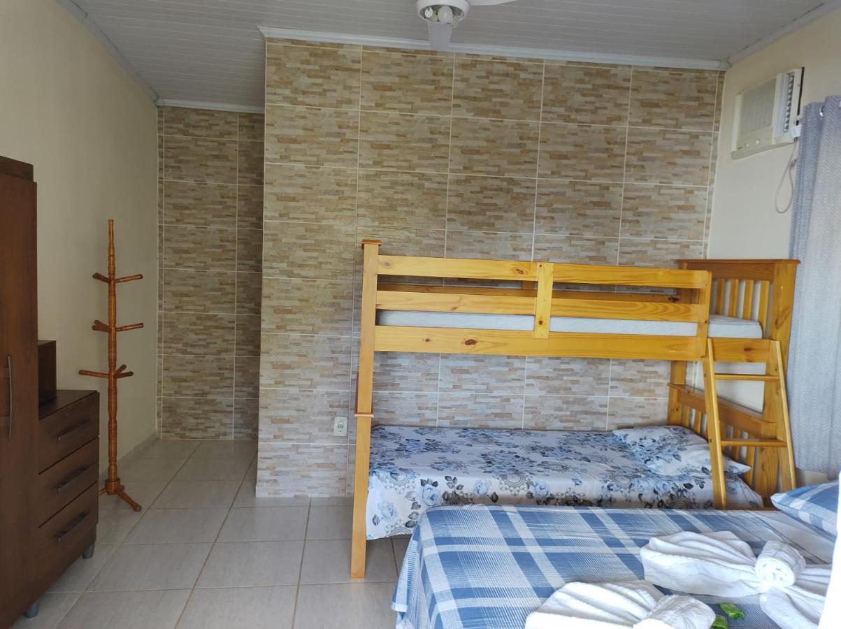 Suites Carla E Carol Praia de Araçatiba Стая снимка